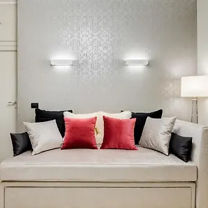 luxury-apartment-in-the-center-of-rome-spanish-steps.it-romehotels.com/